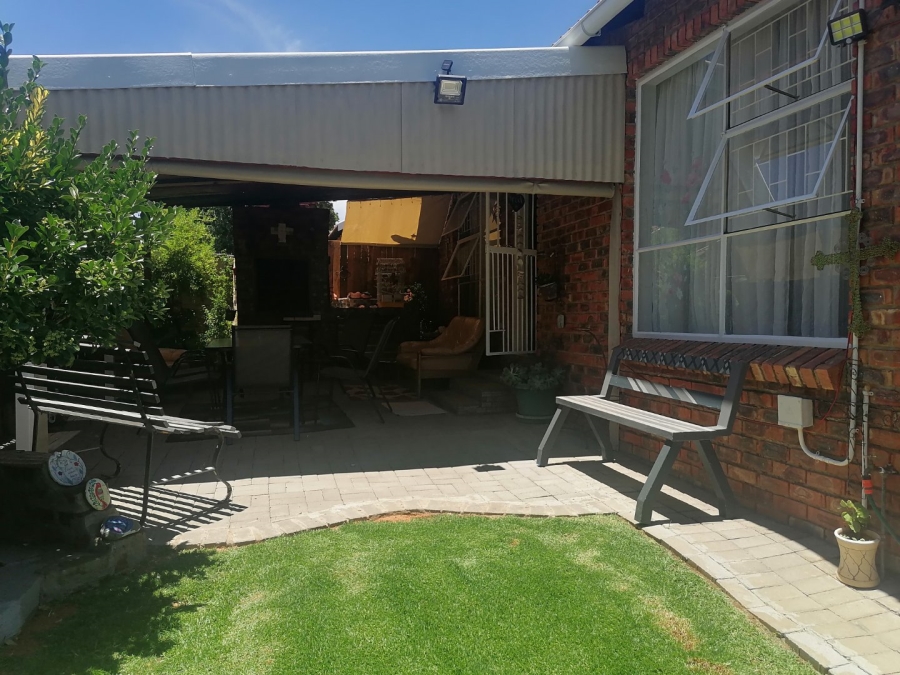 2 Bedroom Property for Sale in Fleurdal Free State